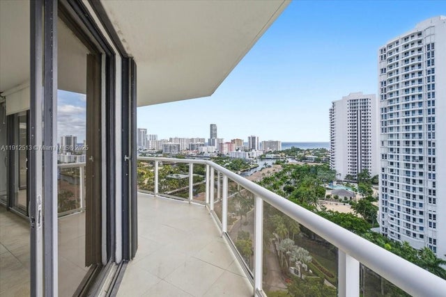 2 of 42 - 3640 Yacht Club Dr 1806, Aventura, FL