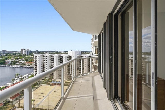 4 of 42 - 3640 Yacht Club Dr 1806, Aventura, FL