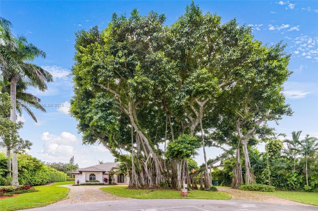 4 of 40 - 7250 Sw 99th St, Pinecrest, FL