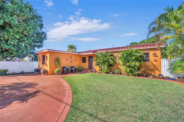 683 W 39th St, Hialeah