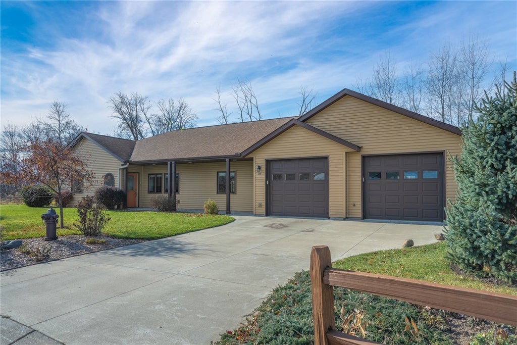 307 Greenview Circle, Amery