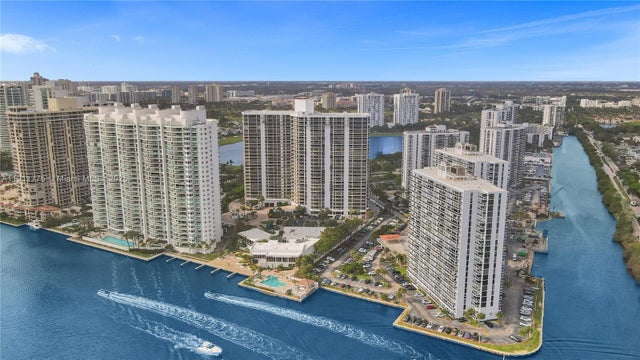 2 of 30 - 20281 E Country Club Dr 1704, Aventura, FL