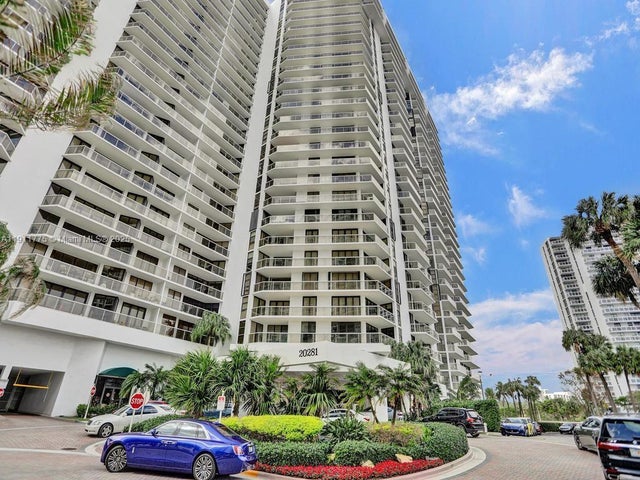3 of 30 - 20281 E Country Club Dr 1704, Aventura, FL