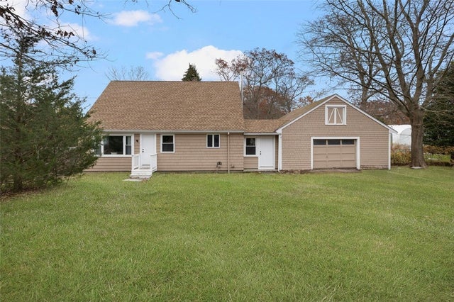 374 Crandall Rd, Tiverton