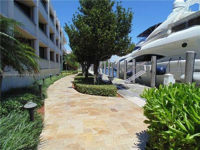 2 of 52 - 19707 W Turnberry Way 26d, Aventura, FL