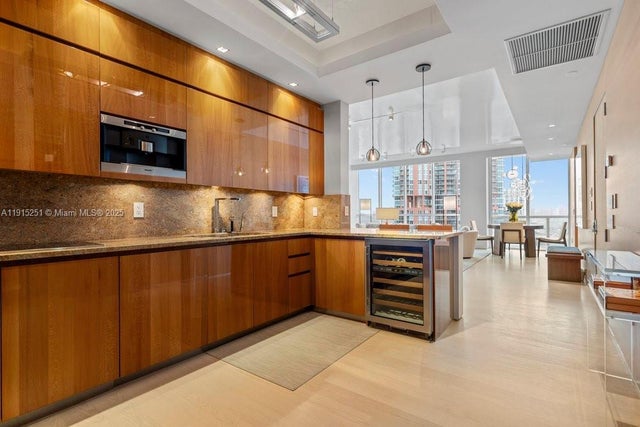 5 of 25 - 50 S Pointe Dr 2703, Miami Beach, FL