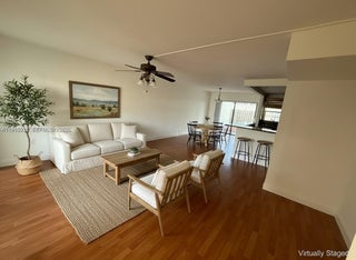 Photo of Listing #A11915928