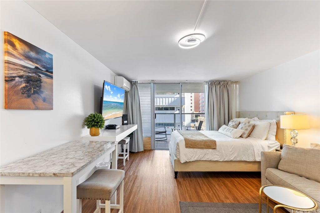 (unit #705) 445 Seaside Avenue, Honolulu