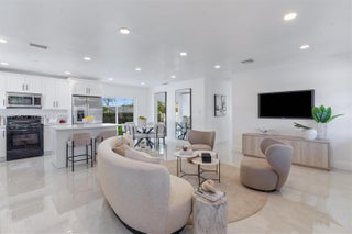 Photo of Listing #A11915825