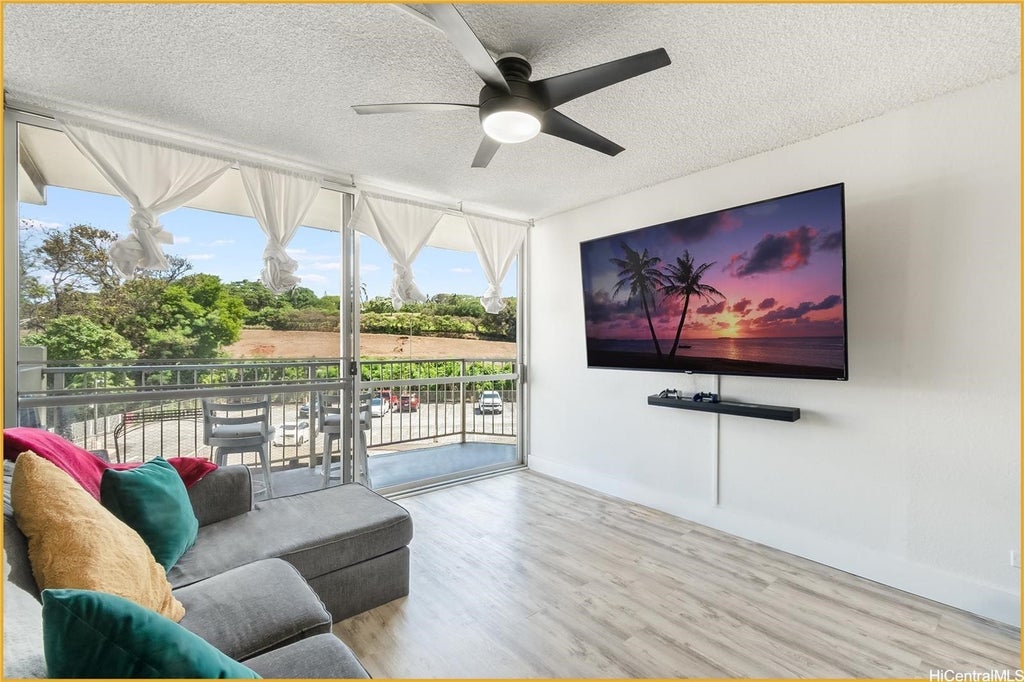 (unit #401) 98-450 Koauka Loop, Aiea