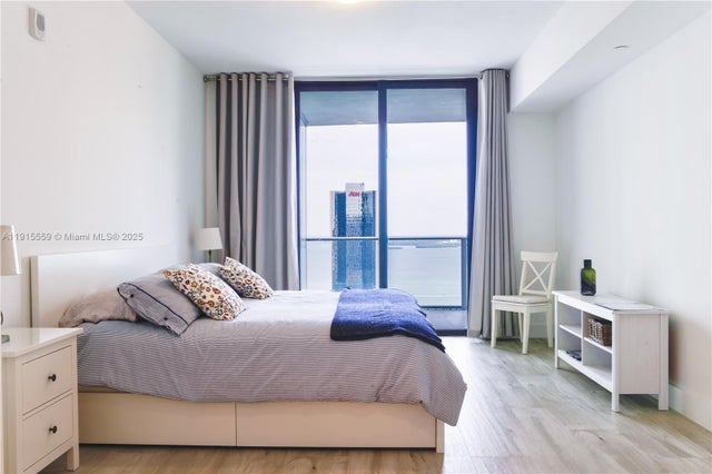 1010 Brickell Ave 3002, Miami