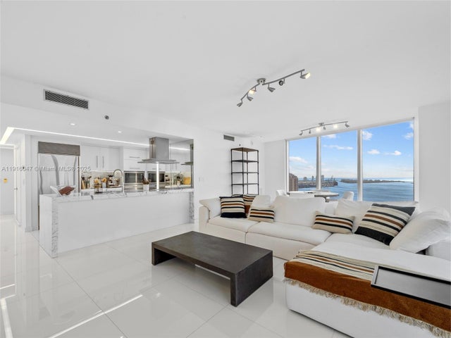 495 Brickell Ave 3801, Miami