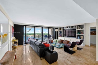 Photo of Listing #A11916196