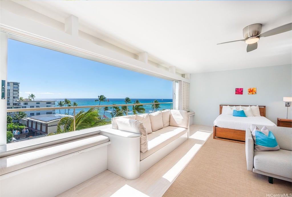 (unit #709) 2895 Kalakua Avenue, Honolulu