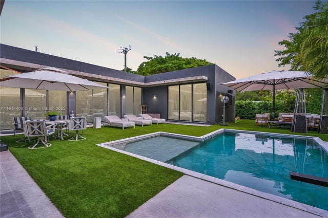 2 of 31 - 1845 Ne 124th St, North Miami, FL