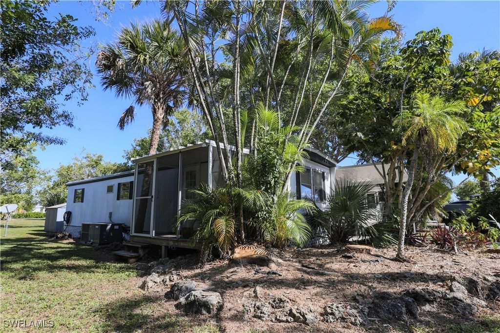 893 Manatee Rd, Naples