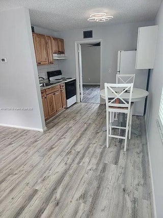 Photo of Listing #A11917306