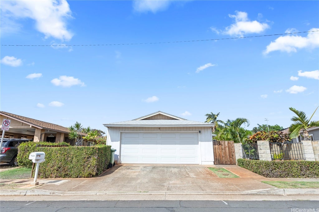 94-801 Kaapuna Place, Waipahu