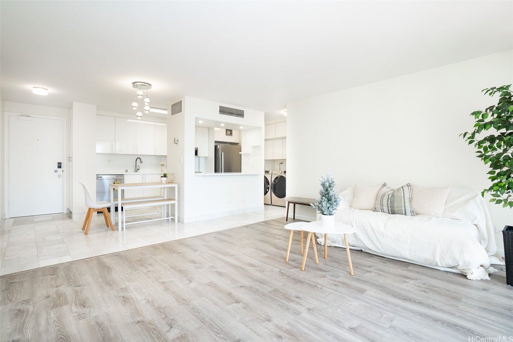 (unit #1408) 1561 Kanunu Street, Honolulu
