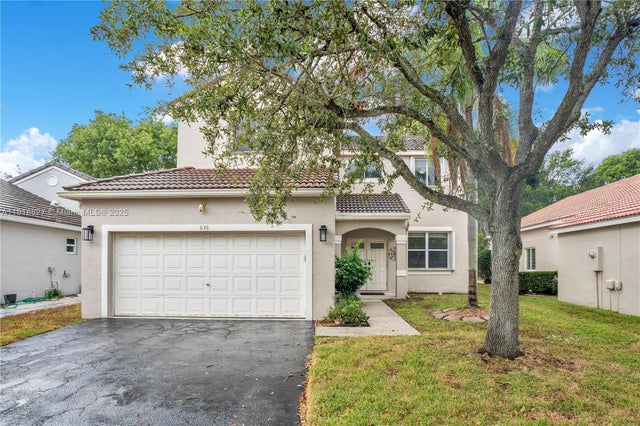 636 Sand Creek Cir, Weston