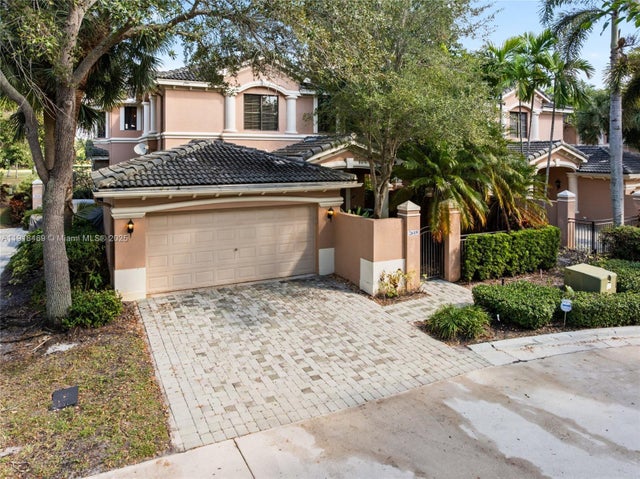 2649 Center Ct Dr 2-7, Weston