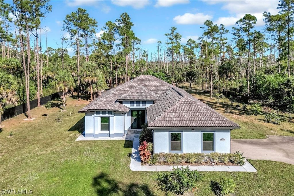 141 20th Ave Nw, Naples