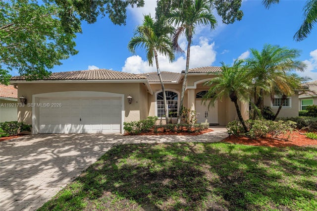 3843 Oak Ridge Cir, Weston