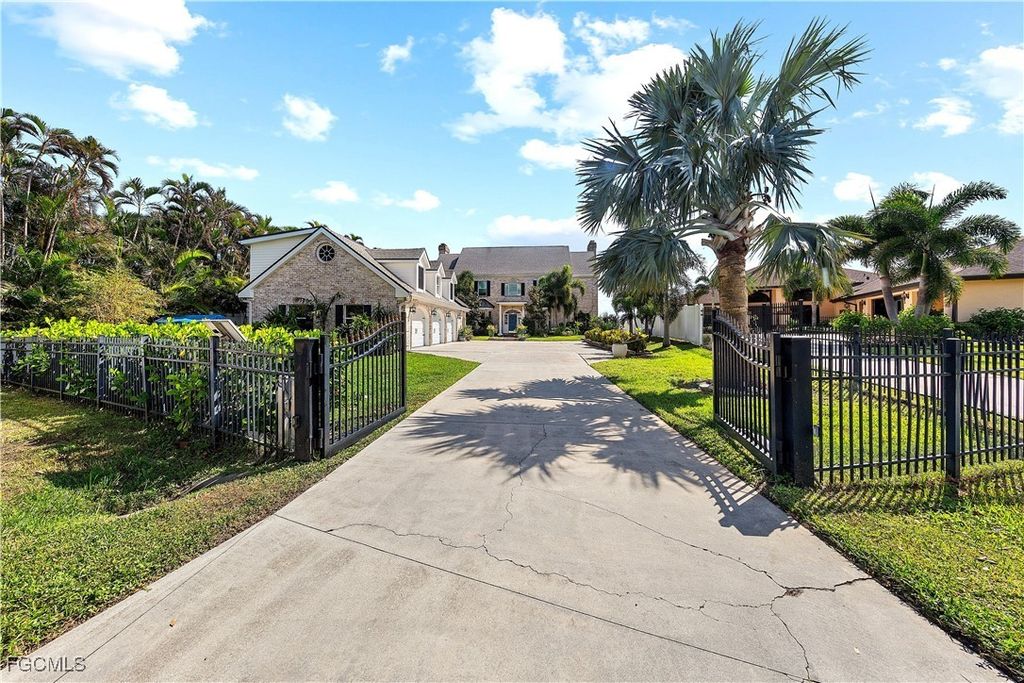 1807 Coral Cir, NORTH FORT MYERS