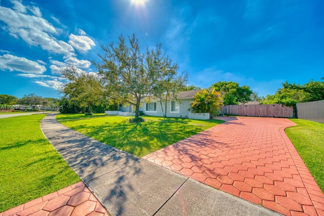 4 of 48 - 10860 Sw 124th Rd, Miami, FL