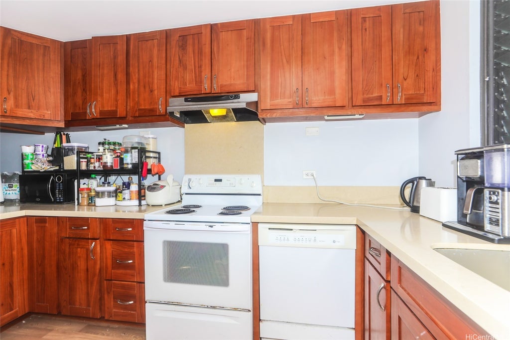 (unit #1-2c) 511 Hahaione Street, Honolulu