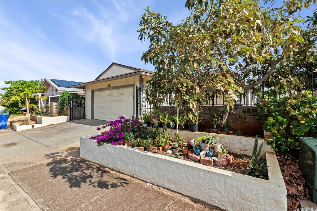 94-815 Kaaka Street, Waipahu