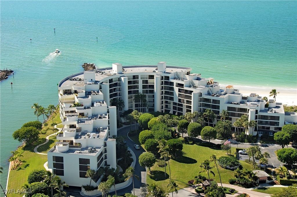 2388 Gulf Shore Blvd N 204, Naples