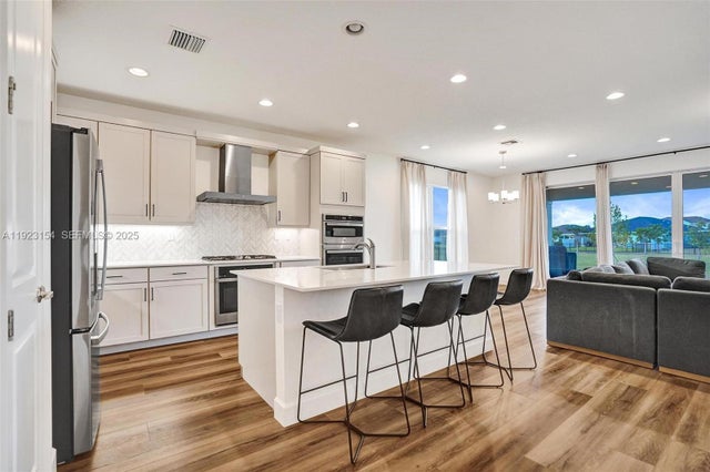 Photo of Listing #A11923154