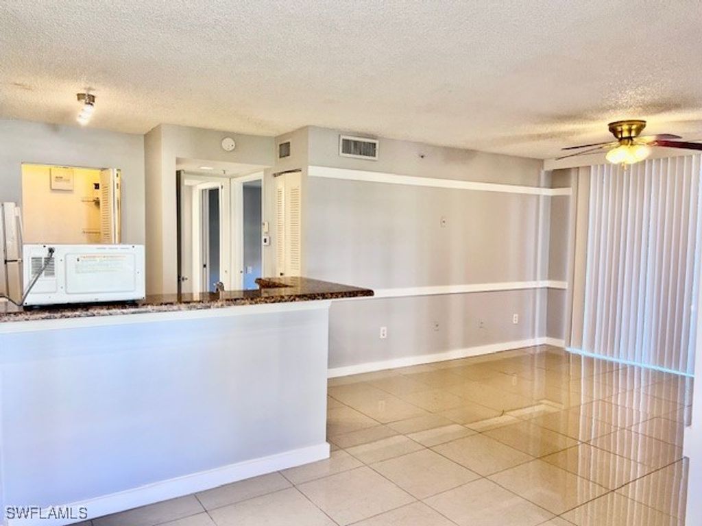 1185 Wildwood Lakes Blvd 101, Naples