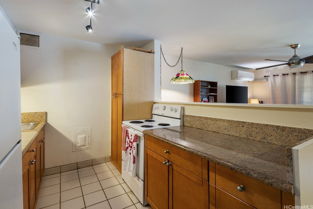 (unit #504) 411 Kaiolu Street, Honolulu