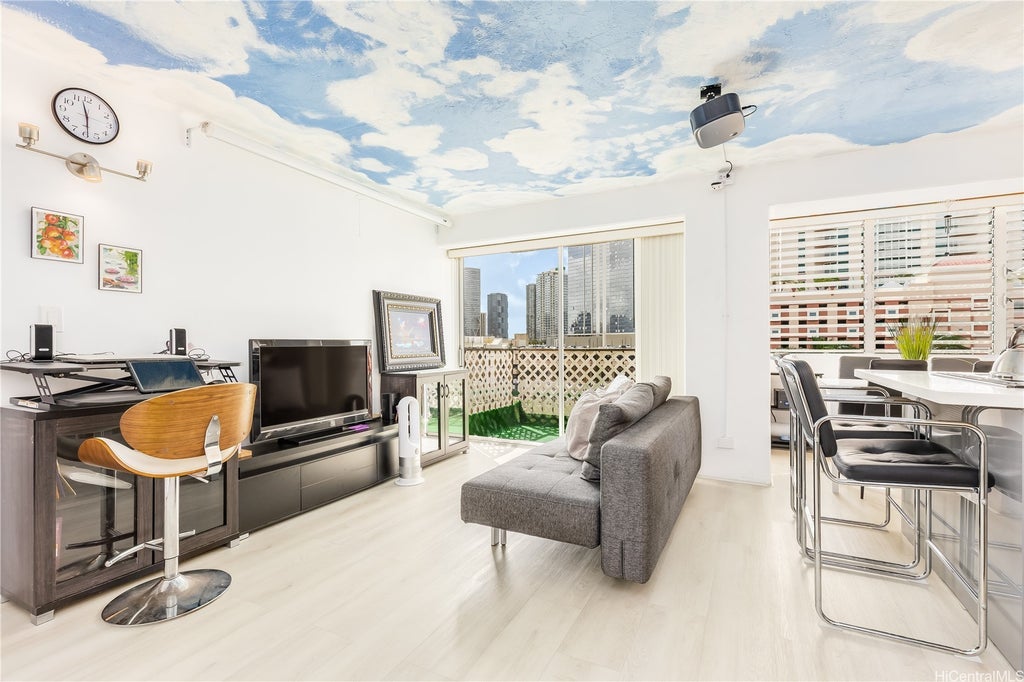 (unit #707) 818 S King Street, Honolulu