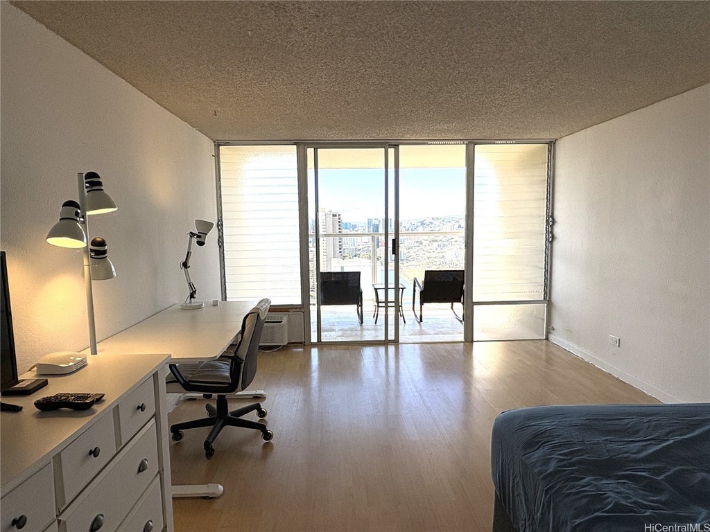 (unit #4104) 445 Seaside Avenue, Honolulu