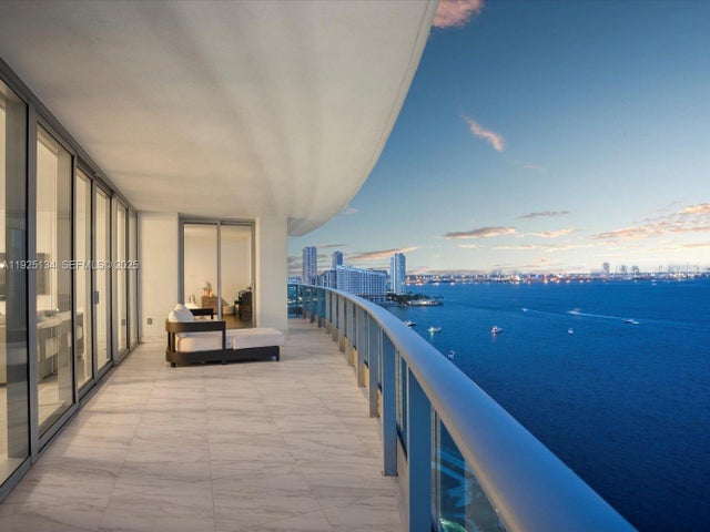 1331 Brickell Bay Dr 1811, Miami