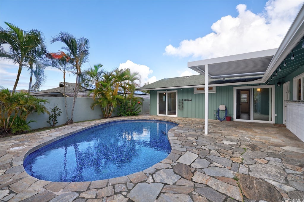 1366 Akiahala Place, Kailua