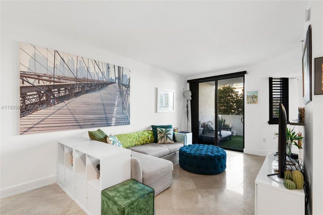 3 of 38 - 110 Washington Ave 2309, Miami Beach, FL