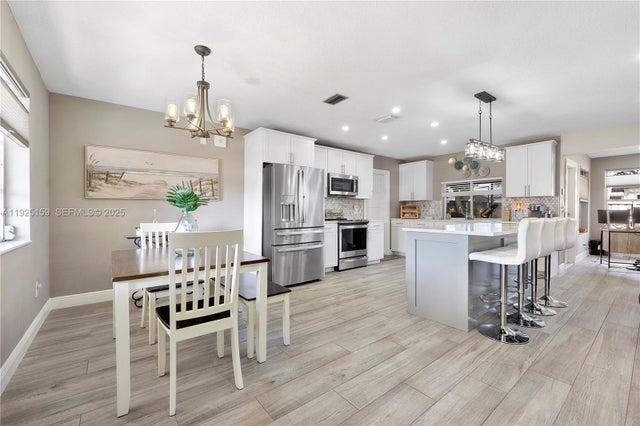 8831 Nw 11th St, Pembroke Pines