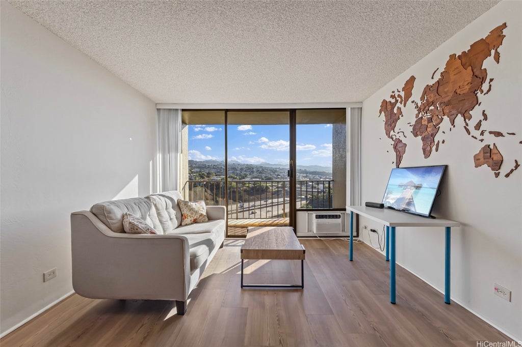 (unit #17a) 98-500 Koauka Loop, Aiea