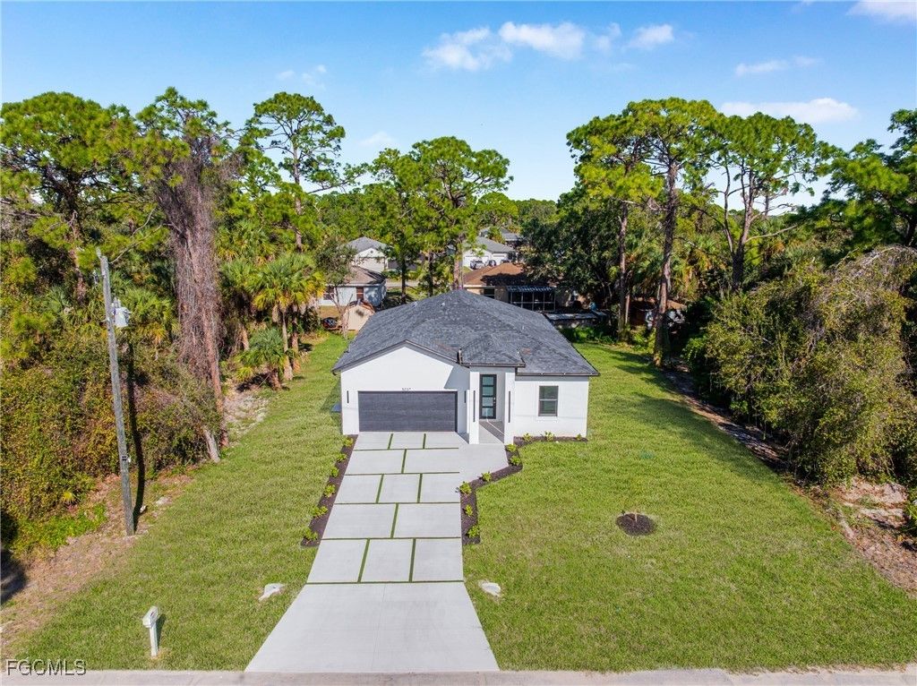 5037 Pinetree Cir, LABELLE