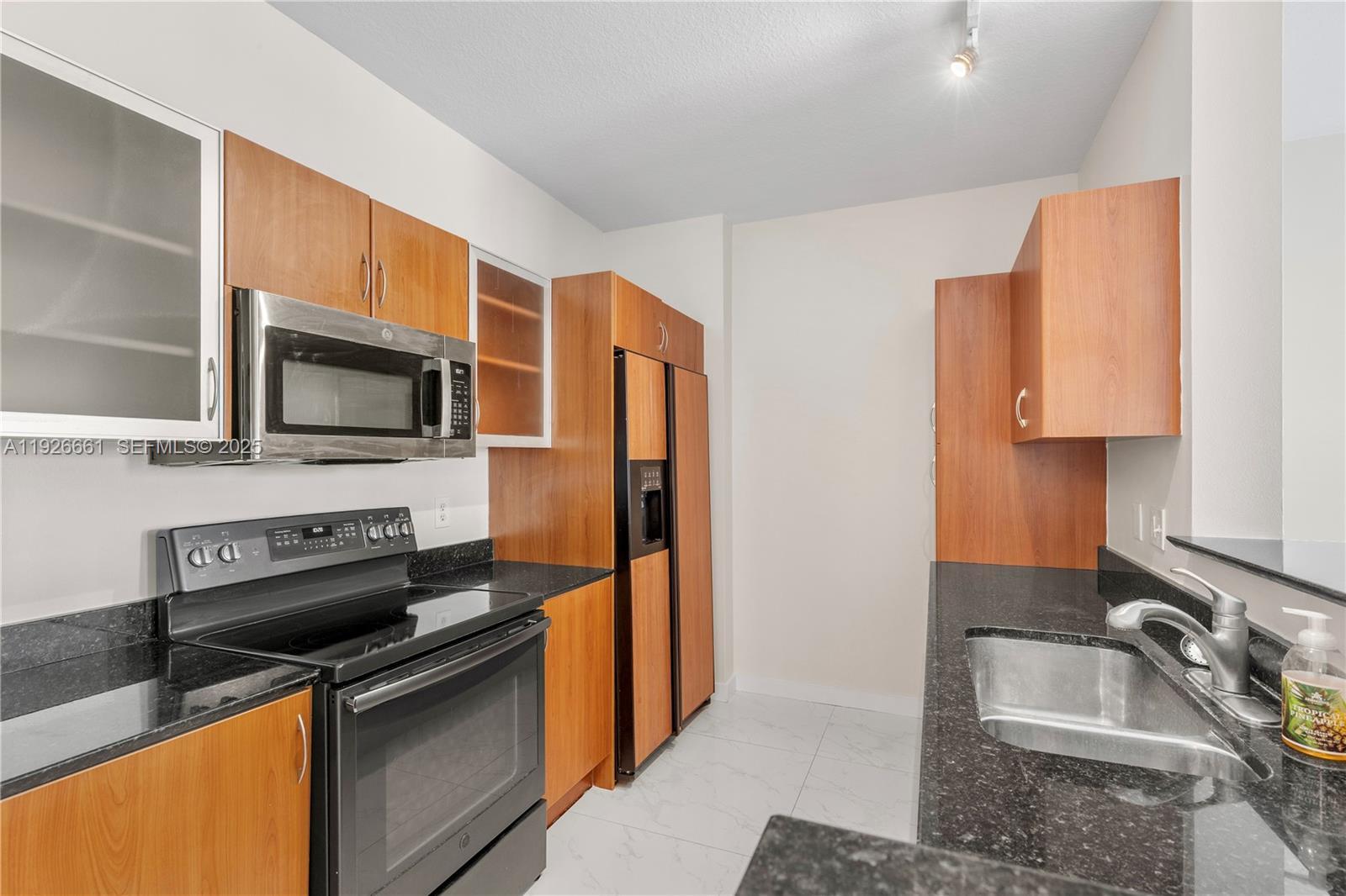 Photo of Listing #A11926661