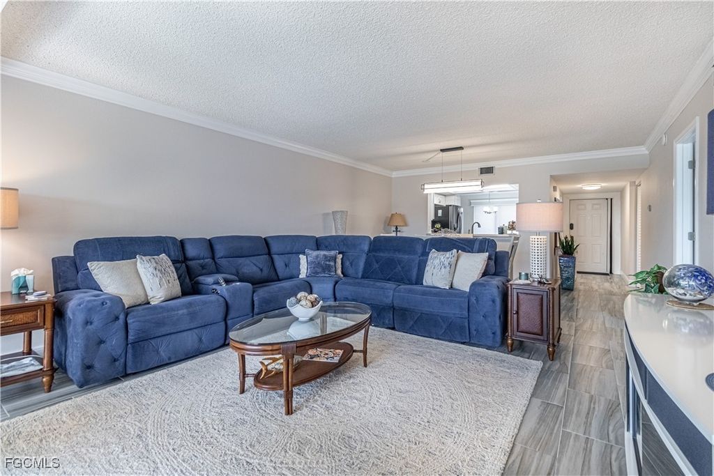 7430 Lake Breeze Dr 403, Fort Myers