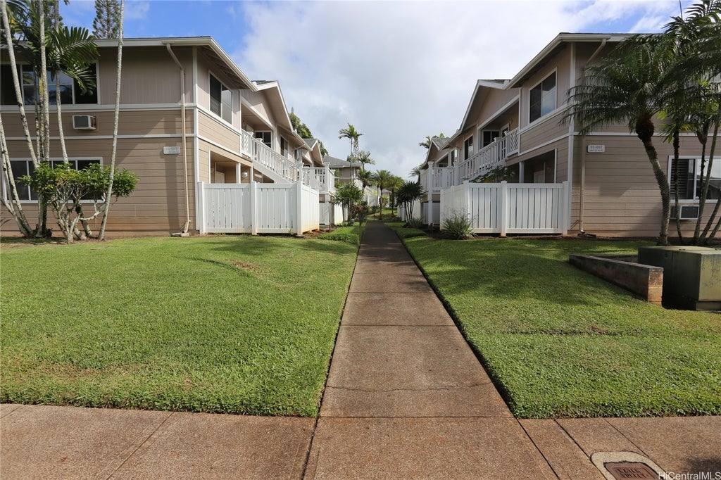 (unit #28) 95-1009 Kaapeha Street, Mililani