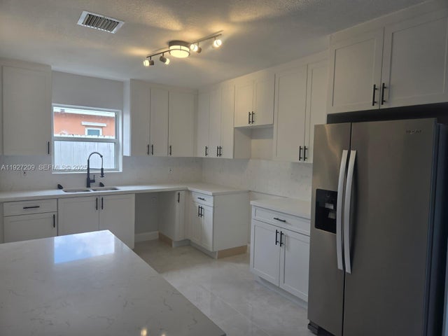 6455 Custer St, Hollywood