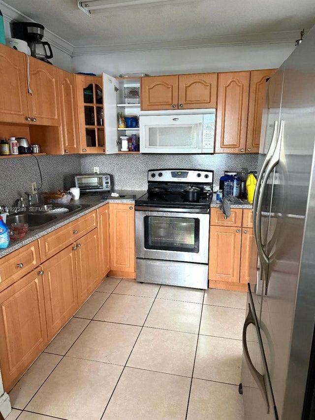 2 of 11 - 8910 Nw 33rd Ct Rd, Miami, FL