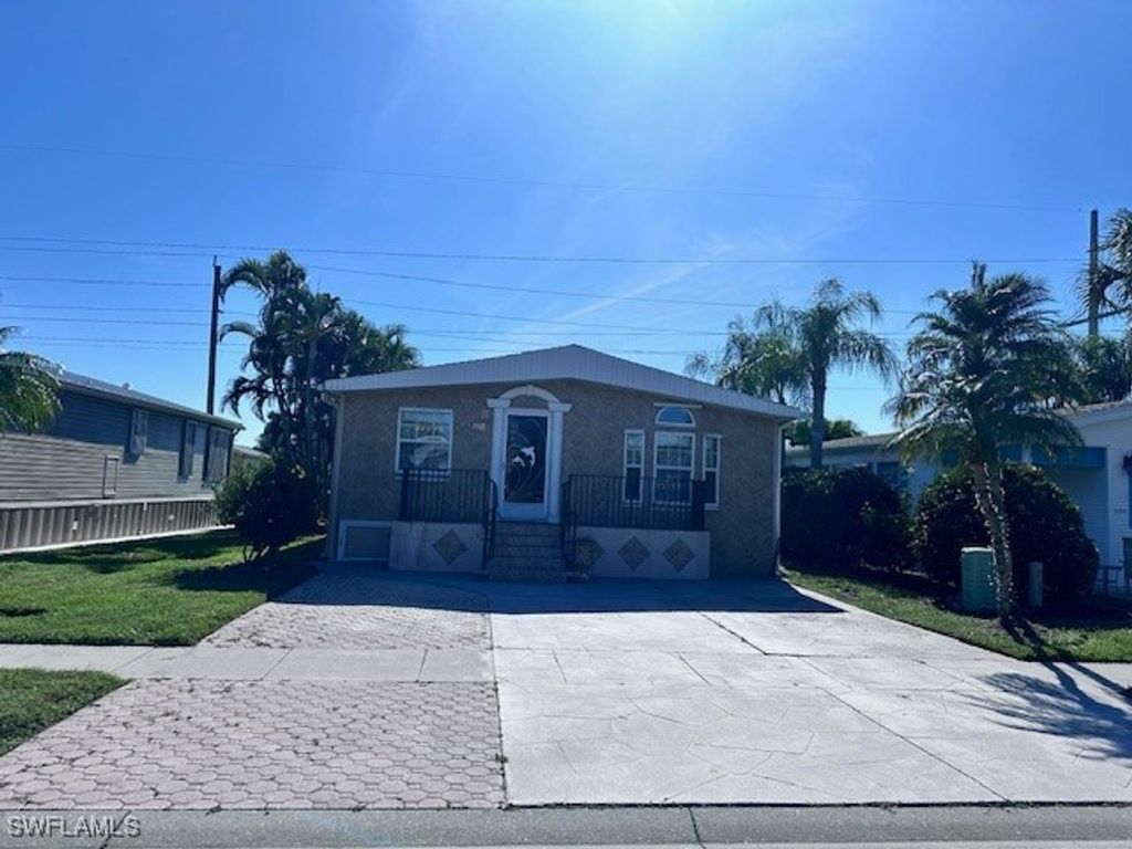 1105 Silver Lakes Blvd, NAPLES