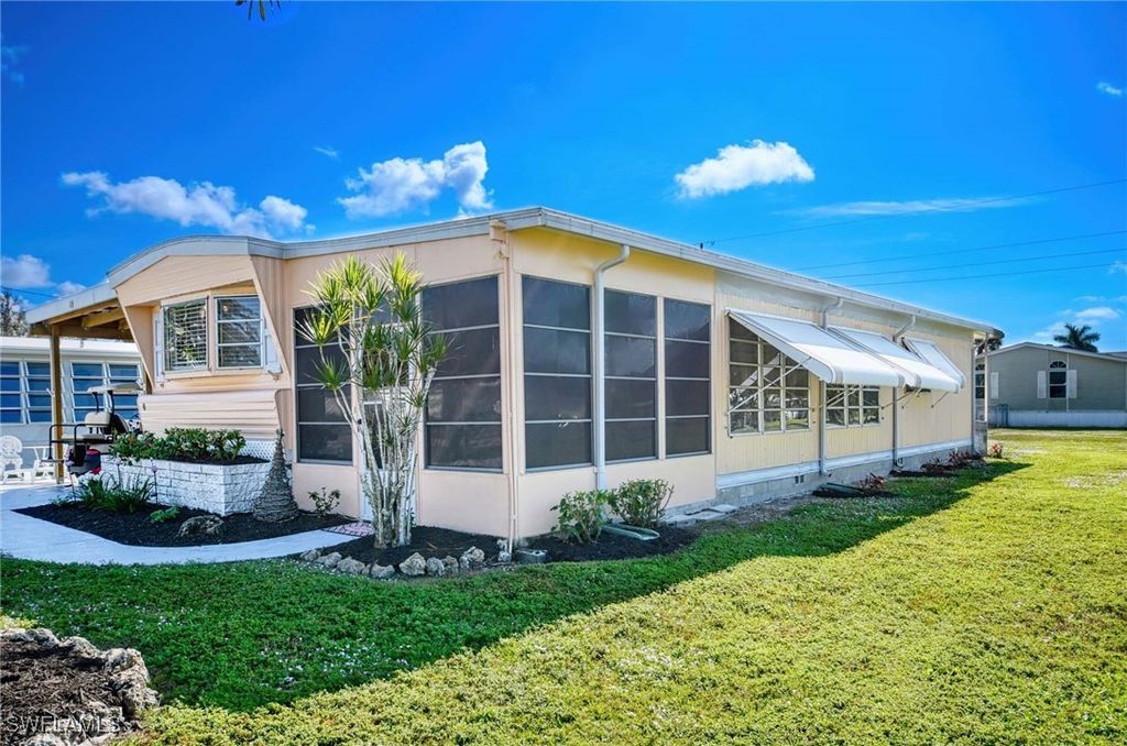 41 Sonderhen Dr, Naples